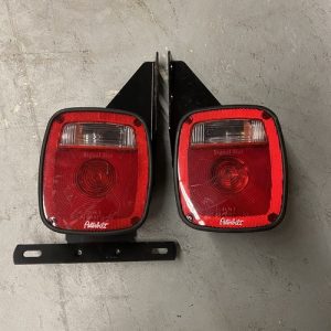 Truck-Lite 5014Y102 Tail Light Set, Left & Right w/Bracket P11-6369R (Signal State 5010)