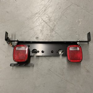 Grote 5090 Tail Light Set w/ PACCAR A11-2263/A Bracket (GROTE 4384)