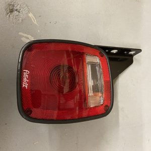 Truck-Lite 5014Y102 Tail Light w/Bracket P11-6369R(Signal State 5010)