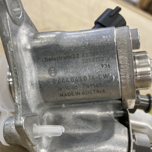 PACCAR 1819798PE DEF Doser Injector Bosch 0444043034 (Genuine) - Image 2